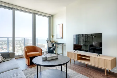 East Ocean Blvd Serviced Apartment