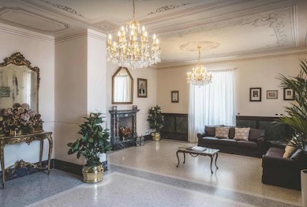 Magnificient Villa located right on the shores of Lake Como