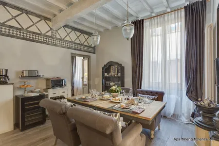 A SIGNATURE LUXURY IN PIAZZA DELLA SIGNORIA