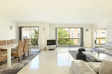 DESIGNER 3 BEDROOM RUE DE LA POMPE