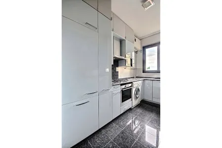 100M2 TOP FLOOR TRIANGLE D'OR AVENUE MONTAIGNE