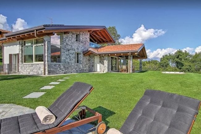 A Large Luxury Family- Friendly Villa Offering Beautiful Views Over Lake Como