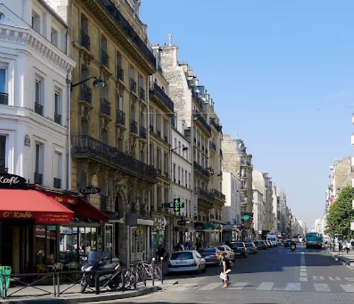 A PARISIAN HOME IN THE HEART OF 15TH ON RUE DESNOUETTES
