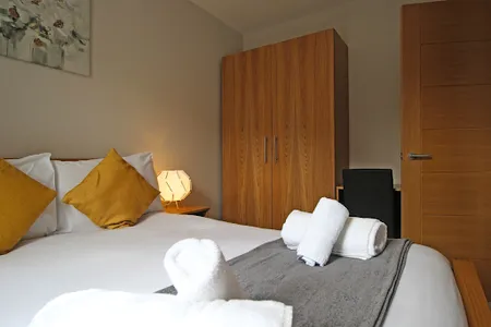Luxury Central Chester Apartment - Free Parking