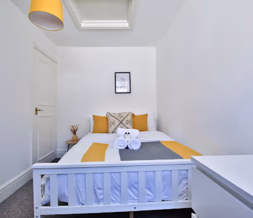 Sleek Central 2 Bed Apartment-