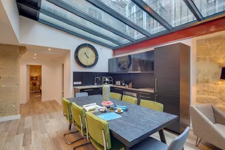EXPANSIVE SKYLIGHTS-A 4 BEDROOM MONTROGUEIL LUXURY