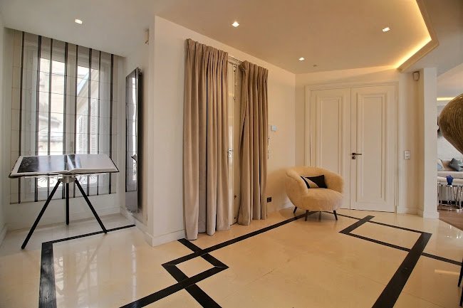 A SIGNAURE LUXURY ON CHAMPS DE MARS ALMA MARCEAU