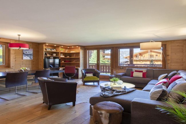 A SUN LIT CHALET APARTMENT IN THE SKI RESORT OF VERBIER
