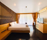 Phrabaramee Road Serviced Apartment