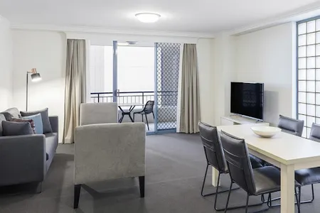 Oaks Sydney Castlereagh Suites