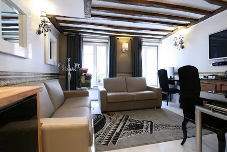 Rue Malar 7eme- a luxury home with a beautiful French décor next to Seine