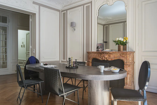 AN ELEGANT SPACE OF 160M2 IN CHAMPS ELYSEES