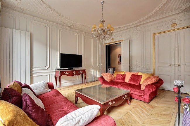 THE SHIMMERING OPERA JEWEL OF PARIS