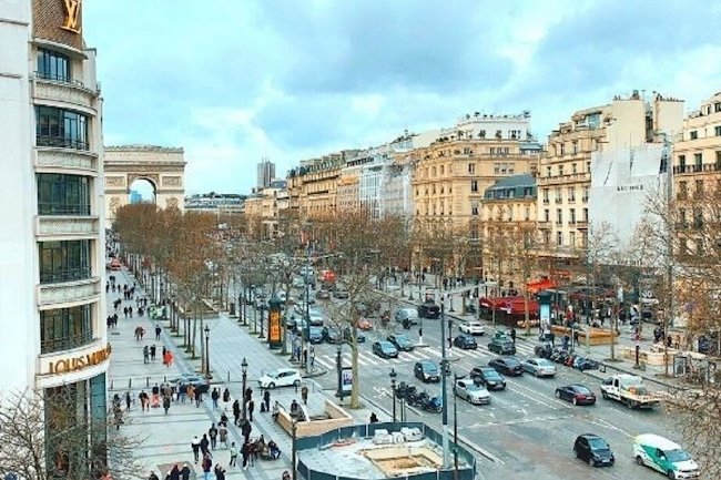 A  200M2 JEWEL IN CHAMPS ELYSEES