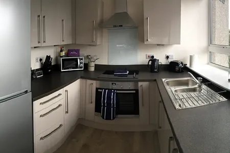 Full kitchen at Skyline House