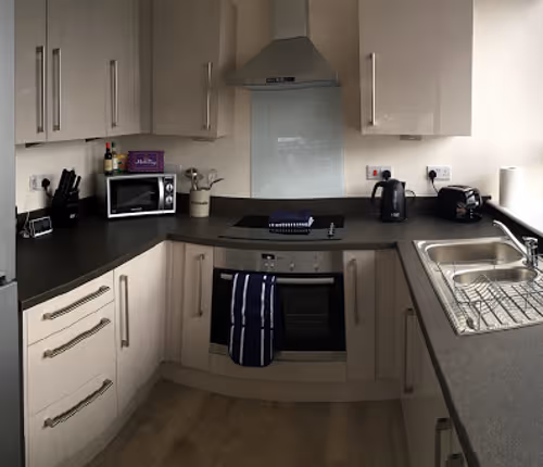 Full kitchen at Skyline House