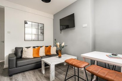 VIP Suites Houses - Stratchona