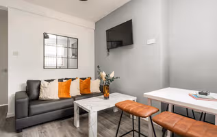 VIP Suites Houses - Stratchona