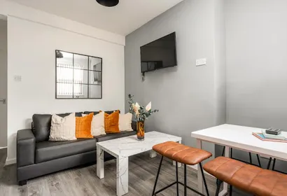 VIP Suites Houses - Stratchona