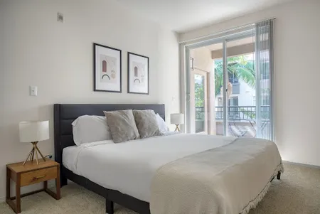 Glencoe Ave Apartment