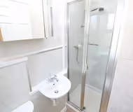 Bathroom in 6 Bed House 