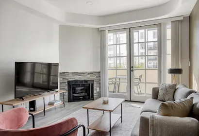 N Doheny Drive Apartment