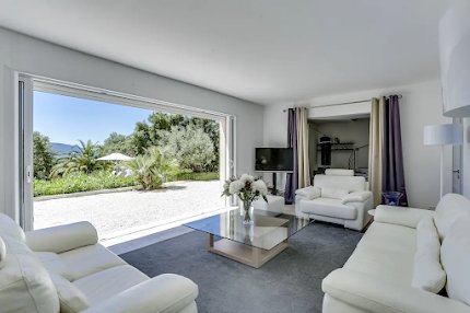 EXCEPTIONAL 320M2 BASTIDE OVERLOOKING THE GULF OF ST TROPEZ