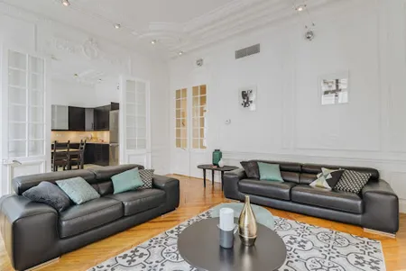 175M2 GRAND LUXURY IN CHAMPS ELYSEES