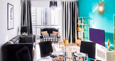 Designer Marina Apartment With Spectacular Canal View