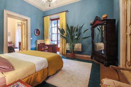 ARTFULLY DECORATED ABODE IN THE HISTORICAL CENTER