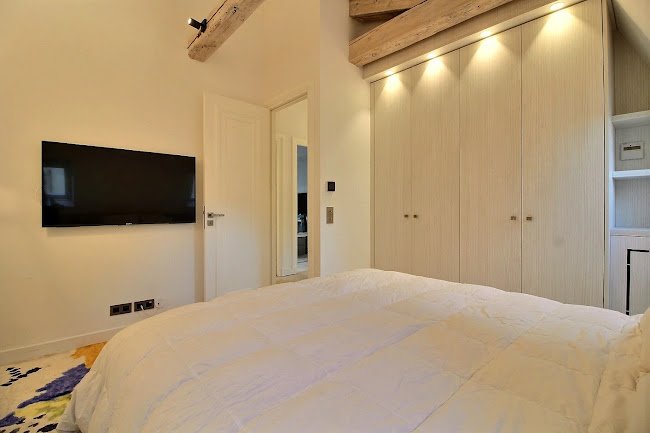 A SIGNAURE LUXURY ON CHAMPS DE MARS ALMA MARCEAU
