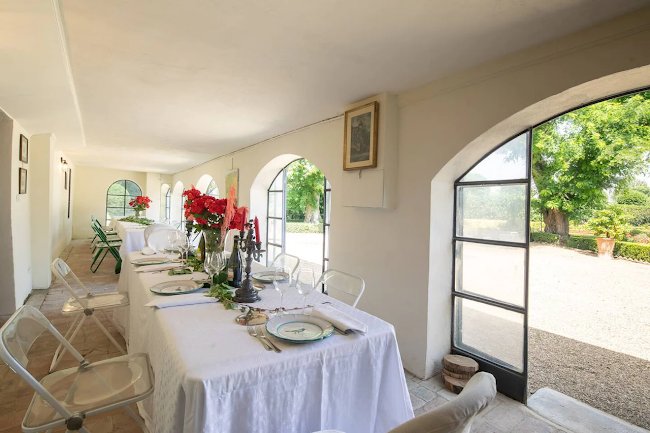 GRAND & STUNNING TUSCAN VILLA CLOSE TO CITY CENTER