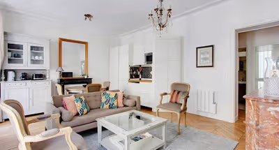 STAY NEAR THE EIFFEL NEXT TO RUE CLER