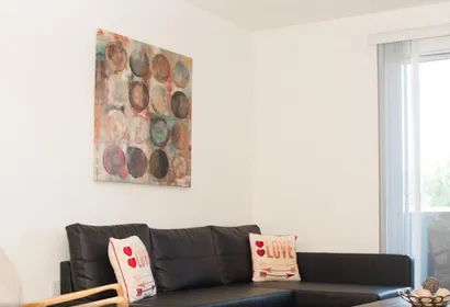 3BR Fully Furnished Apartment in N Poinsettia Pl