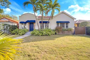 3BR Villa with Backyard in The Roads - Brickell