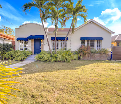 Entrance of 3BR Villa with Backyard in The Roads - Brickell