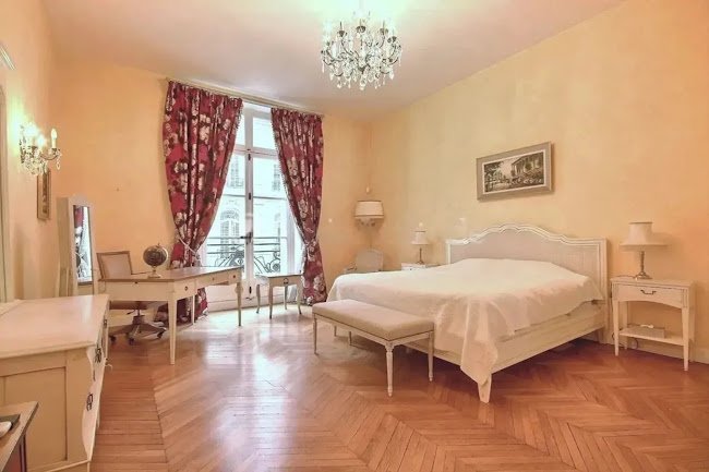 LIVE THE URBAN LIFESTYLE YOU CRAVE AT CHAMPS ELYSEES