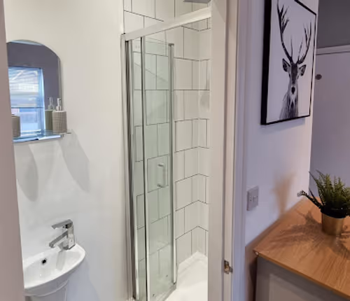 Luxury en-suite bathroom at 264 Thehungerford