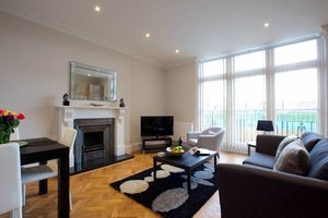 Barons Court - Queen Club