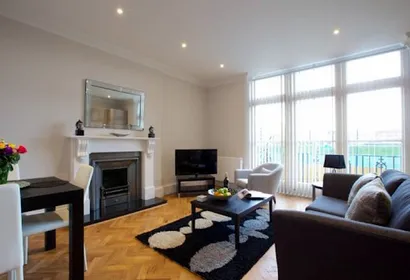Barons Court - Queen Club