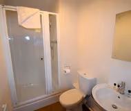 Pinnacle 1 - City Centre 2 Bedroom 2 Bathroom Apartment - with Balcony, Free Parking, Fast Wifi and Smart TV