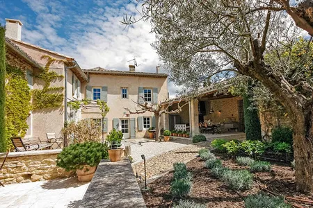 Quintessential Provencal Villa in the Hamlet of Maubec