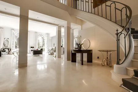 sumptuous villa located in plush and posh Neuilly-sur-Seine