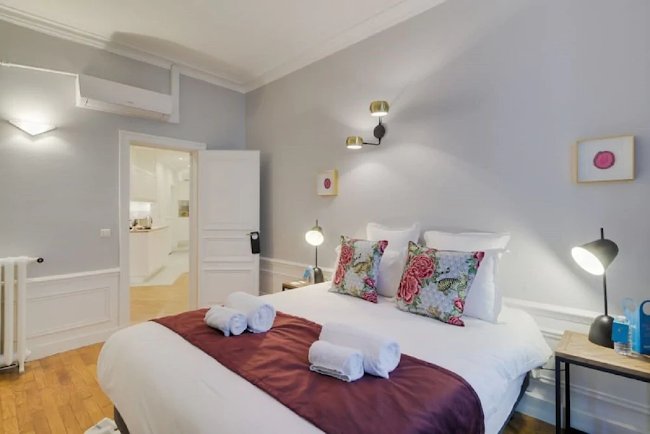 A  200M2 JEWEL IN CHAMPS ELYSEES