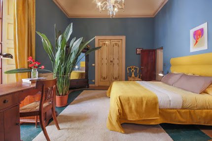 ARTFULLY DECORATED ABODE IN THE HISTORICAL CENTER