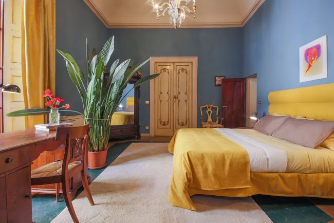 ARTFULLY DECORATED ABODE IN THE HISTORICAL CENTER