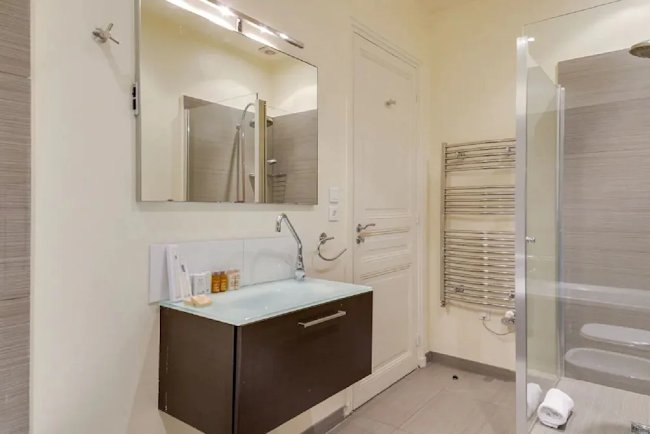 165M2 LAVISH ABODE-AVE MONTAIGNE & CHAMPS ELYSEES