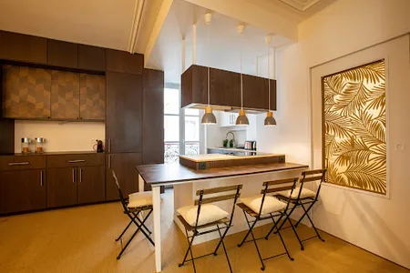 French Elegance on Ave Bourdonnais - Eiffel