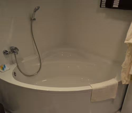 Fully furnished bathroom at Ive Milutinovića Apartments