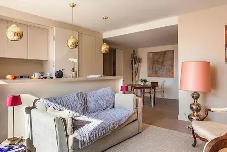 An Oasis of Calm on a Top Floor - Avenue Rapp